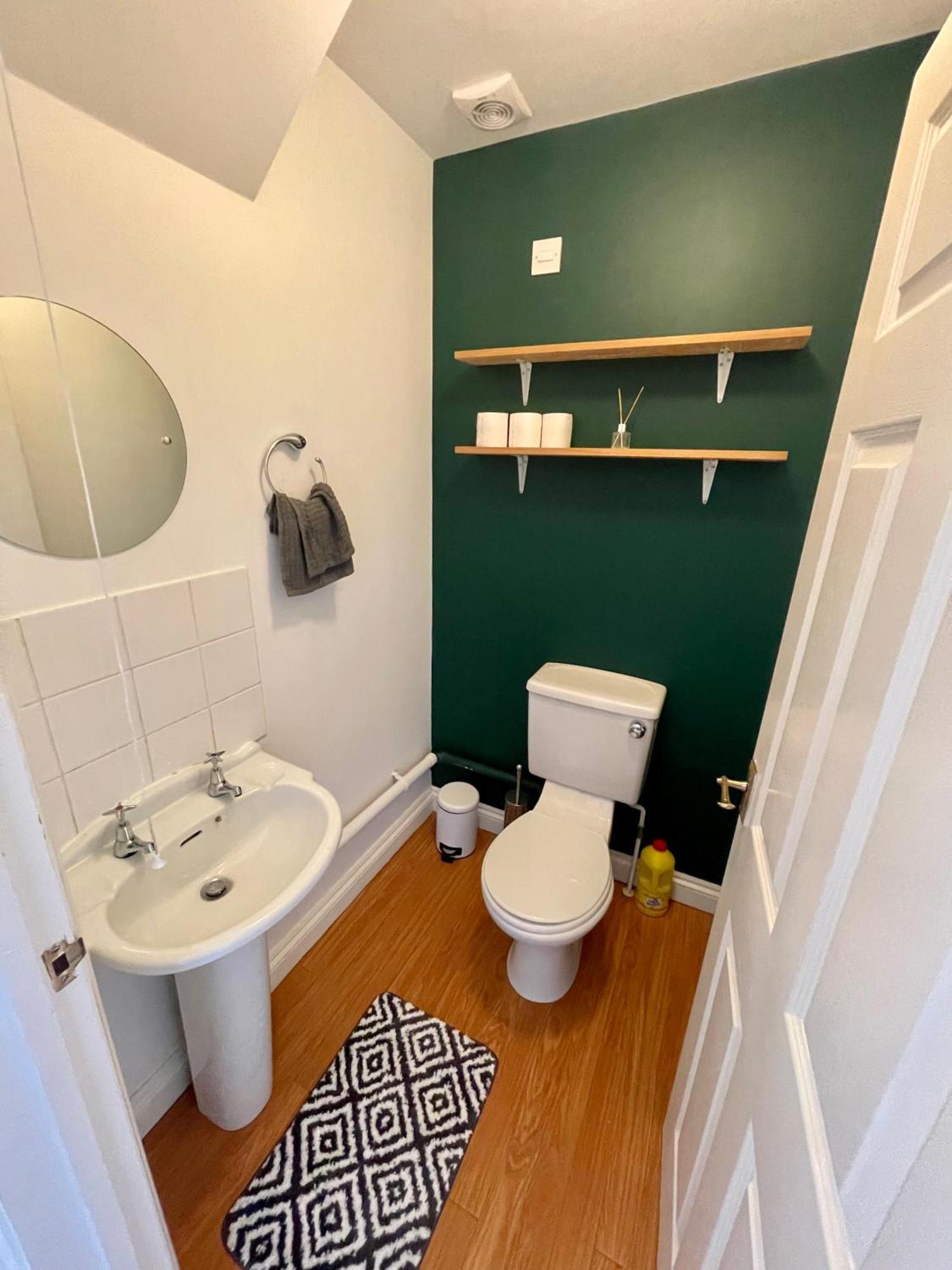 Large 5 Bed Detached House Near Stansted Airport With Parking For 2 Vehicles! Stansted Stays Stansted Mountfitchet Exterior foto